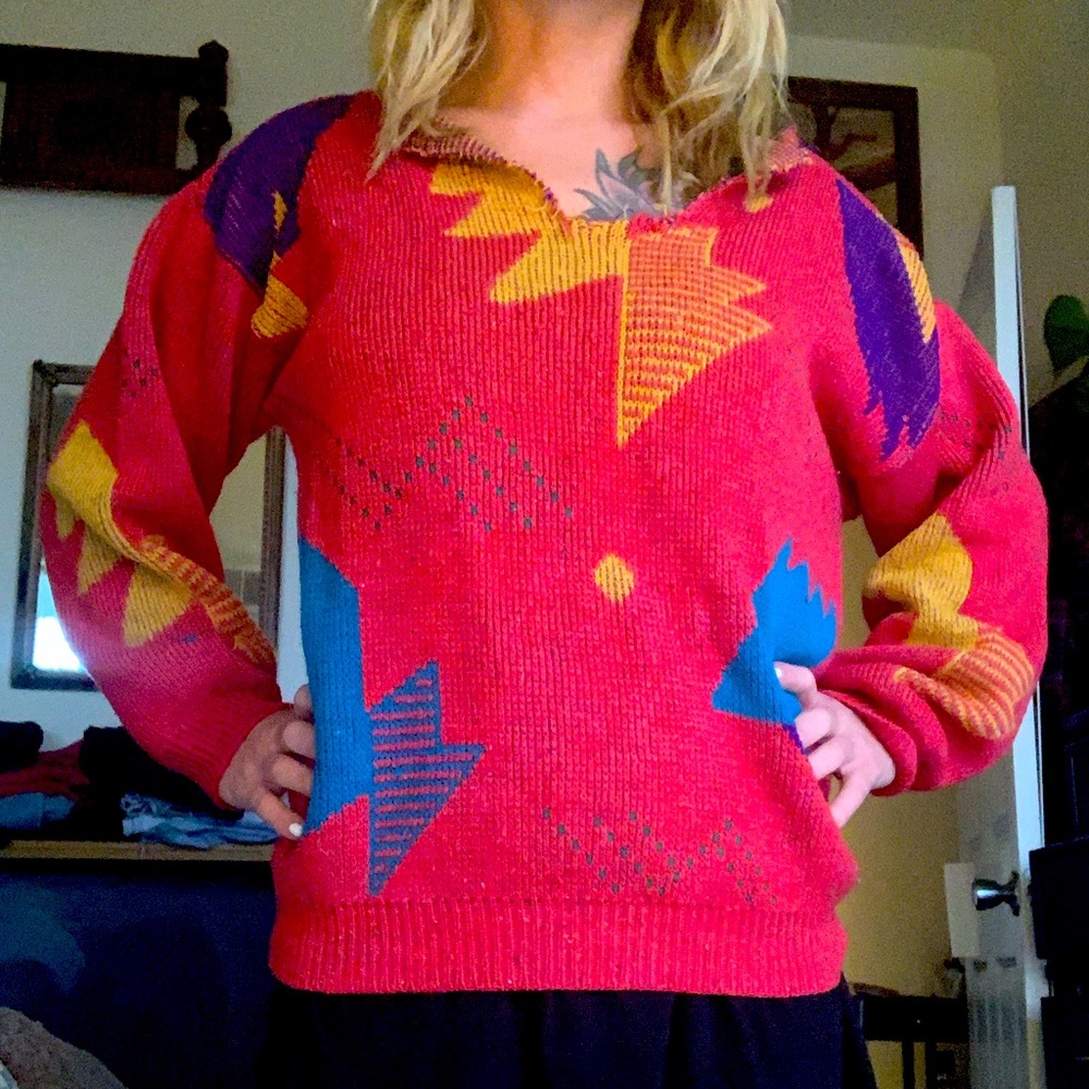 Multicolored 80s print sweater with cut neckline